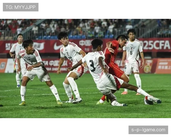 中国足球极端防守战术引热议，专家呼吁攻防平衡以提升竞争力