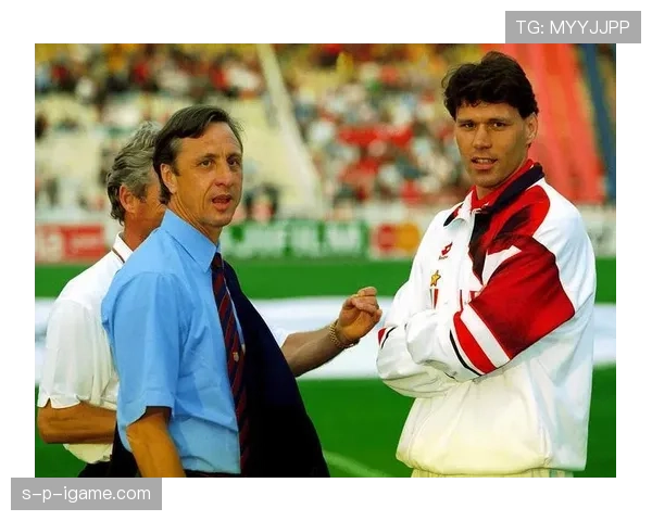 足球传奇交锋：克鲁伊夫与马拉多纳的经典对话引热议