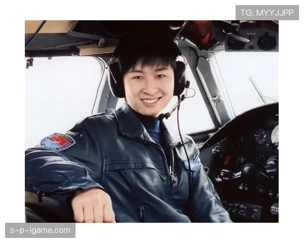 刘洋训练间隙偷偷点外卖,队友都惊了这档次差太大吧? 刘洋训练间隙偷偷点外卖,队友都惊了这档次差太大吧?