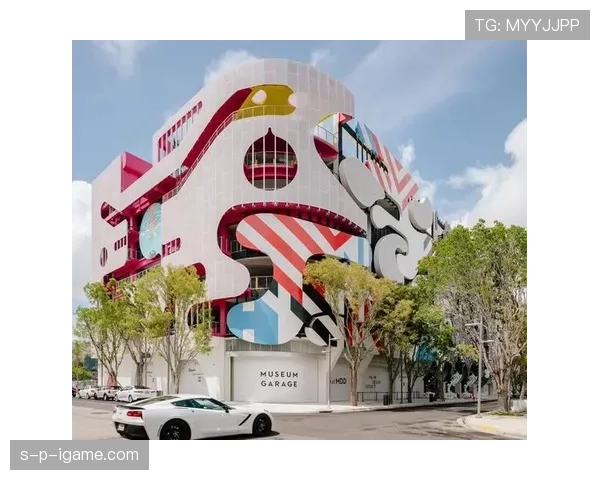 拉莫斯车库像私人博物馆，阳台那根晾衣绳把我瞬间清醒