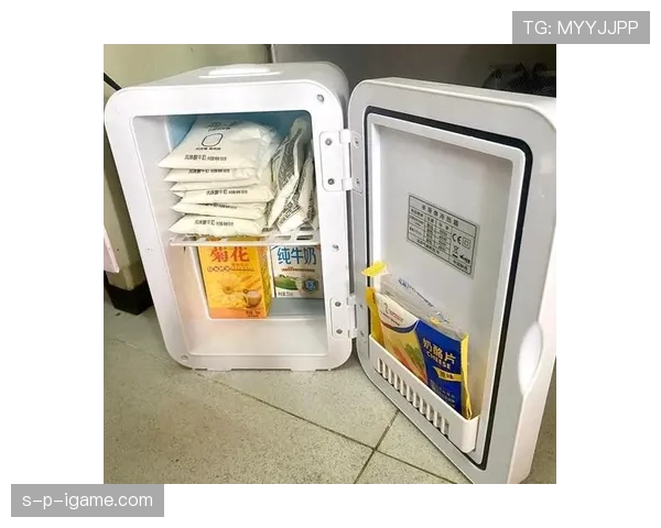 卢玉菲的家里居然有个比球队还大的冰箱，这生活也太奢侈了吧？